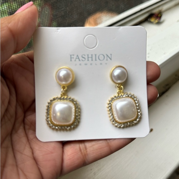 Earrings - Picture 2 of 8